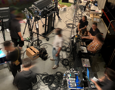 ライブ配信機材と技術スタッフ